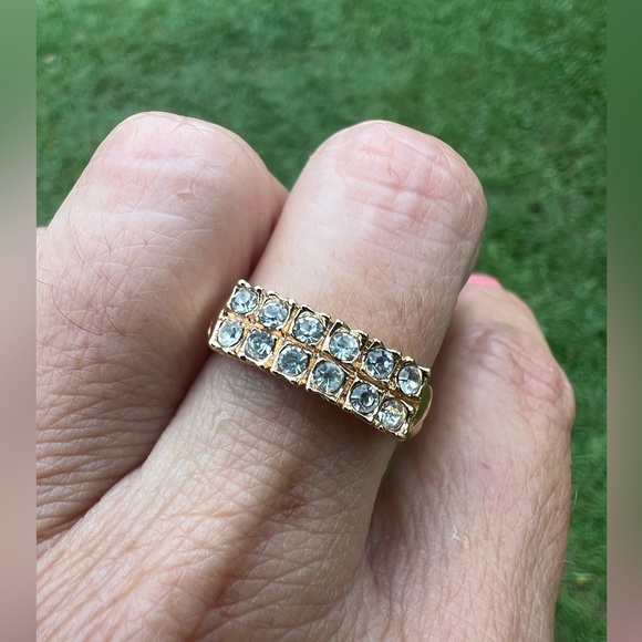 Gold-tone Two Row Faux Diamond Cubic Zirconia Ring👠 - Picture 4 of 15